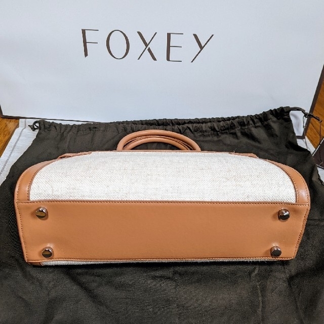 FOXEY(フォクシー)の【新品】フォクシー バッグ "Èclair" ブラウン×ベージュ レディースのバッグ(ハンドバッグ)の商品写真