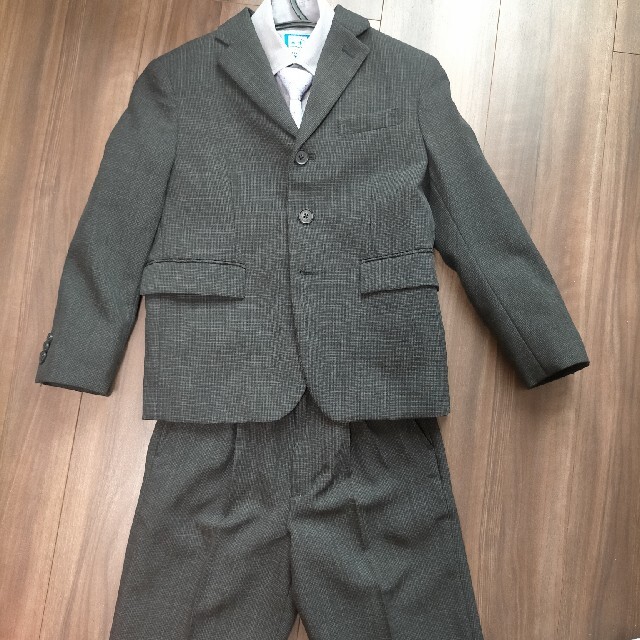 男の子スーツ 120cm キッズ/ベビー/マタニティのキッズ服男の子用(90cm~)(ドレス/フォーマル)の商品写真