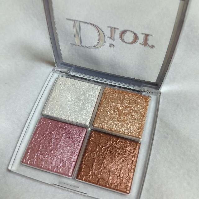 Dior(ディオール)のdiorフェイスパウダー コスメ/美容のベースメイク/化粧品(フェイスパウダー)の商品写真