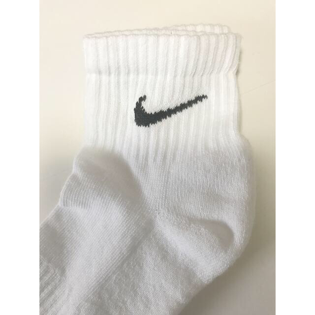 NIKE(ナイキ)の３足セット ナイキ 白ソックス 23〜25 ユニセックス レディースのレッグウェア(ソックス)の商品写真