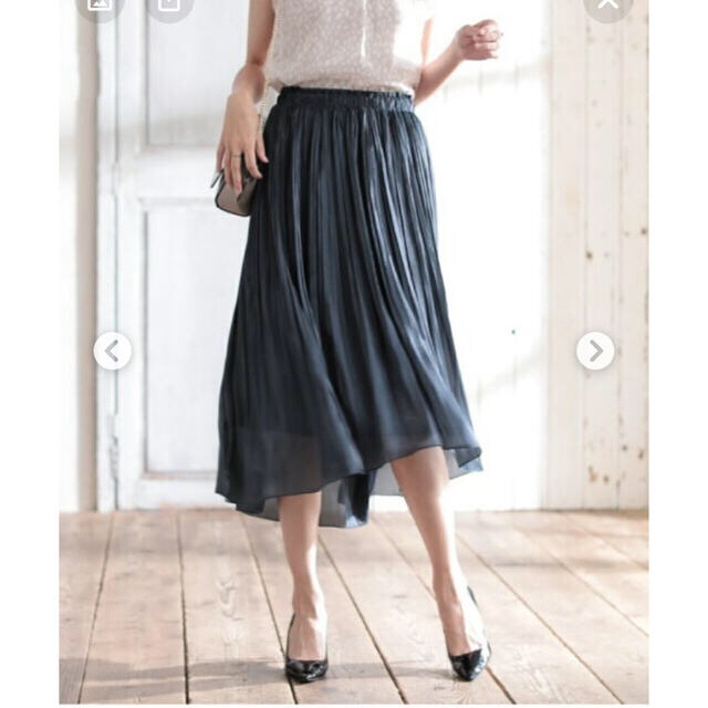 ANAYI(アナイ)のアナイ　ウェーブサテンプリーツスカート　38 Ｍ　ネイビー レディースのスカート(ロングスカート)の商品写真