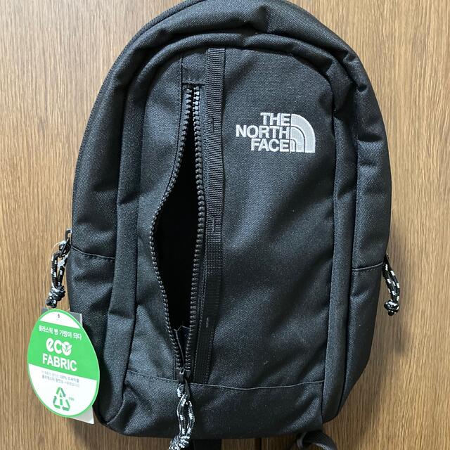 THE NORTH FACE(ザノースフェイス)の新品未使用　韓国正規品　ノースフェイス　ショルダーバッグ　スリングバッグ　 メンズのバッグ(ショルダーバッグ)の商品写真