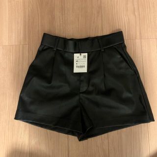 ザラ(ZARA)のフェイクレザー　ショートパンツ(ショートパンツ)