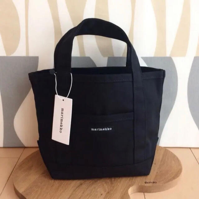 marimekko(マリメッコ)のけい様専用 新品 marimekko MINI PERUSKASSI ブラック レディースのバッグ(トートバッグ)の商品写真