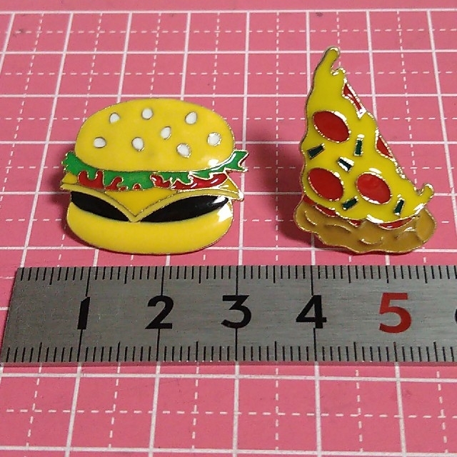 Junk Food ピンズ ピンバッジ 2個set レディースのアクセサリー(ブローチ/コサージュ)の商品写真