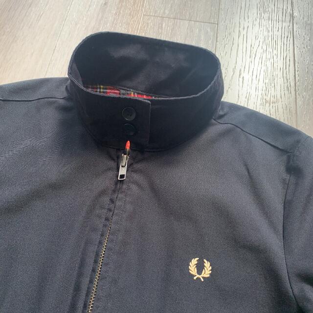 FRED PERRY(フレッドペリー)の【フレッドペリー】FRED PERRY スイングトップ ブラック×赤チェック レディースのジャケット/アウター(ブルゾン)の商品写真