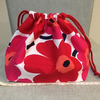 マリメッコ(marimekko)のマリメッコ  お弁当袋　ハンドメイド (ランチボックス巾着)