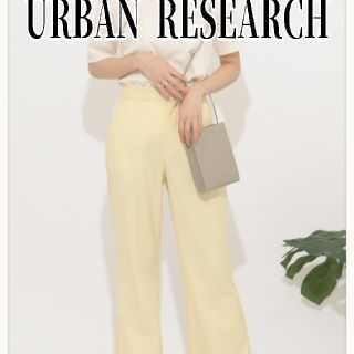 アーバンリサーチ(URBAN RESEARCH)の⭐️アーバンリサーチ⭐️センタープレスフレアパンツ⭐️イエロー⭐️Sサイズ(カジュアルパンツ)