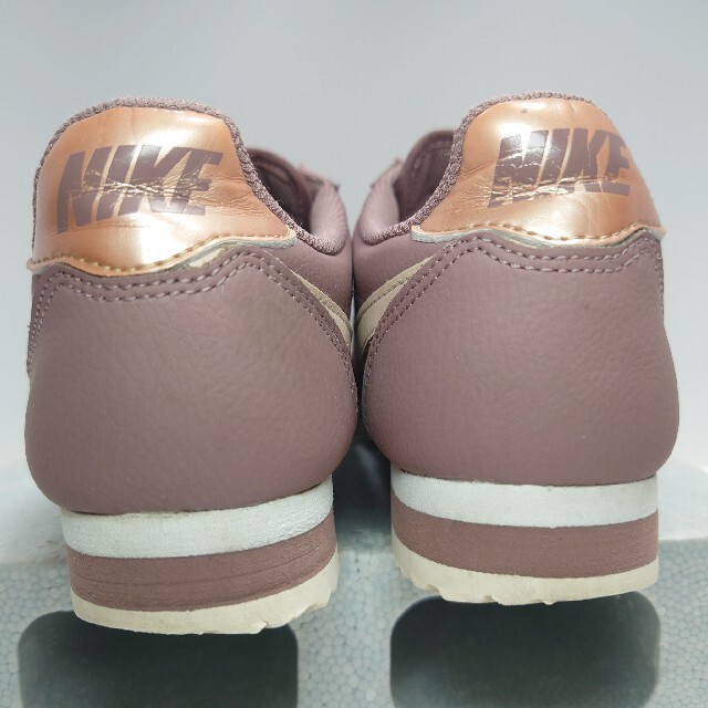 NIKE(ナイキ)の23cm【NIKE CLASSIC CORTEZ LEATHER】ナイキ レディースの靴/シューズ(スニーカー)の商品写真