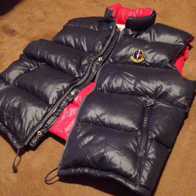 MONCLER(モンクレール)のMONCLER☆メンズ★ダウンベスト レディースのジャケット/アウター(ダウンベスト)の商品写真