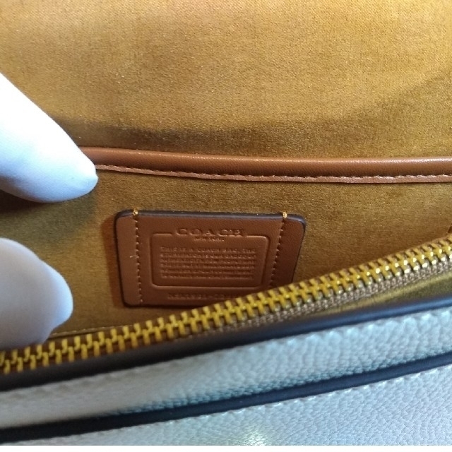 COACH(コーチ)の【selenaxxx様専用】コーチ　COACH　タビーショルダーバッグ26　白 レディースのバッグ(ショルダーバッグ)の商品写真