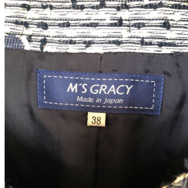 M'S GRACY(エムズグレイシー)の専用 M'S GRACY 🎀　エムズグレーシー　襟元リボン　ネイビー花柄 レディースのジャケット/アウター(ノーカラージャケット)の商品写真
