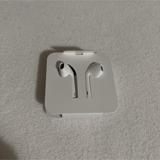 Apple(アップル)のイヤホン　Apple純正 スマホ/家電/カメラのオーディオ機器(ヘッドフォン/イヤフォン)の商品写真
