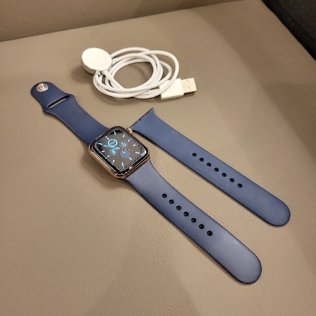 Apple Watch(アップルウォッチ)のApple Watch Series 4 40mm ゴールドステンレス メンズの時計(腕時計(デジタル))の商品写真