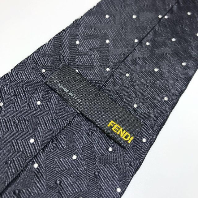 FENDI(フェンディ)の【MKYN様】フェンディ ネクタイ ズッカ柄 ドット柄 光沢 ガンメタルグレー メンズのファッション小物(ネクタイ)の商品写真