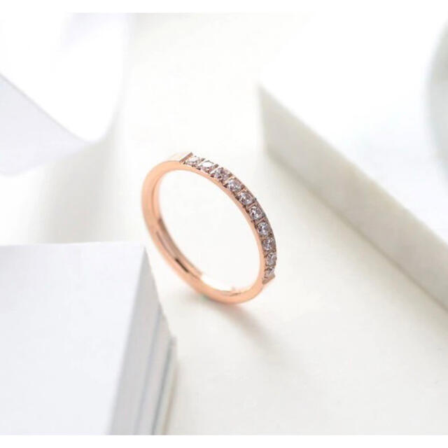 半キラ ステンレスリング ステンレス指輪 ピンキーリング ピンクゴールド レディースのアクセサリー(リング(指輪))の商品写真