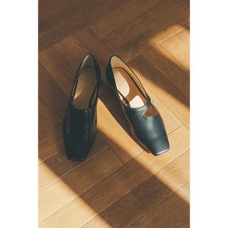 クラネ(CLANE)のCLANE ASYMMETRY HOLE FLAT SHOES black(ハイヒール/パンプス)