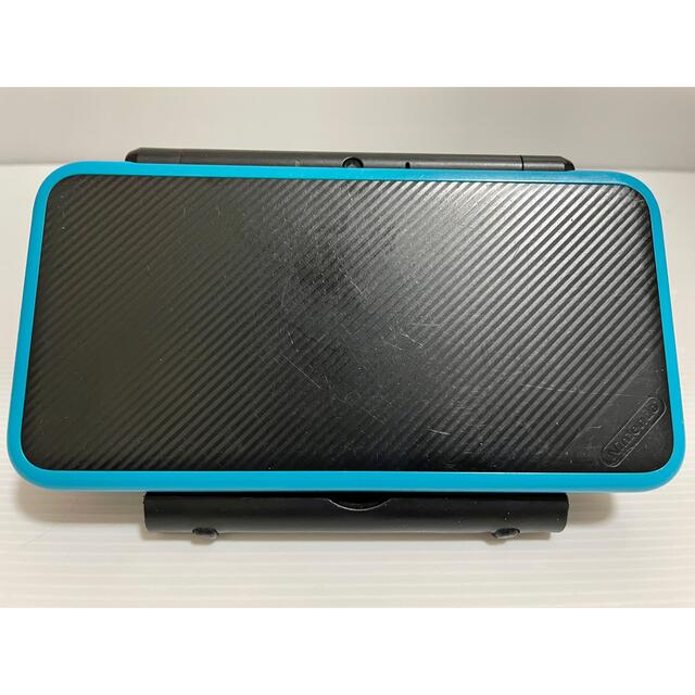 ニンテンドー2DS(ニンテンドー2DS)の【箱付き】 Newニンテンドー2DS LL ブラック×ターコイズ  任天堂 エンタメ/ホビーのゲームソフト/ゲーム機本体(携帯用ゲーム機本体)の商品写真