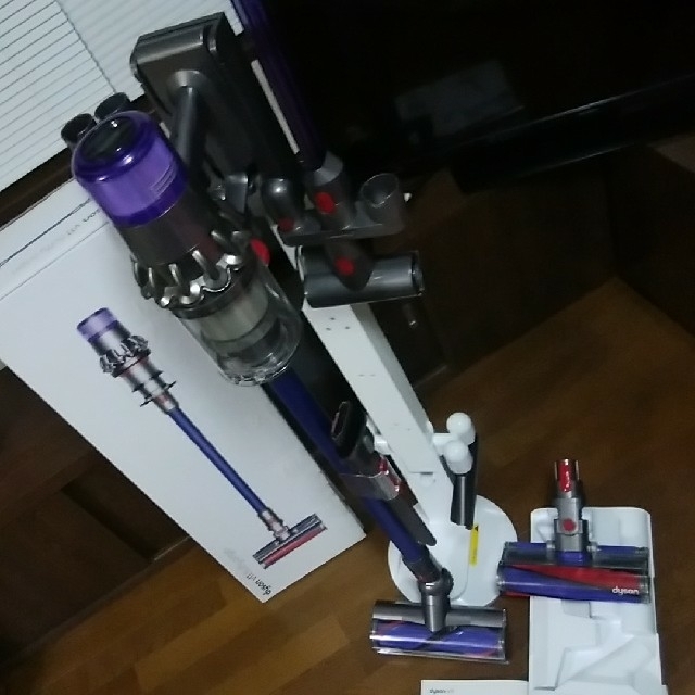 Dyson(ダイソン)のヘッド選択制 dyson v11 多用途 クリーナー DIY充電ドック スマホ/家電/カメラの生活家電(掃除機)の商品写真