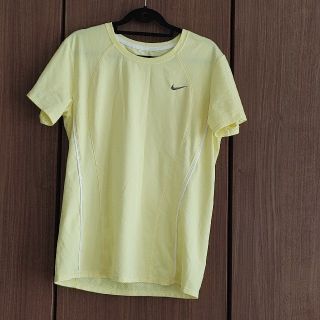 ナイキ(NIKE)のNIKE ナイキ ウェア Tシャツ レディース Lサイズ イエロー(ウェア)