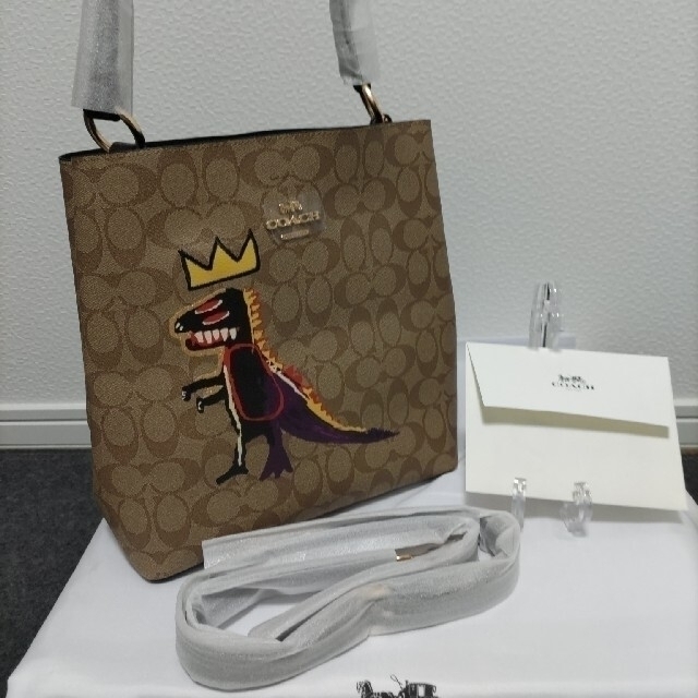 コーチ　COACH×バスキア　コラボ　タウンバケット　ショルダー　カーキ