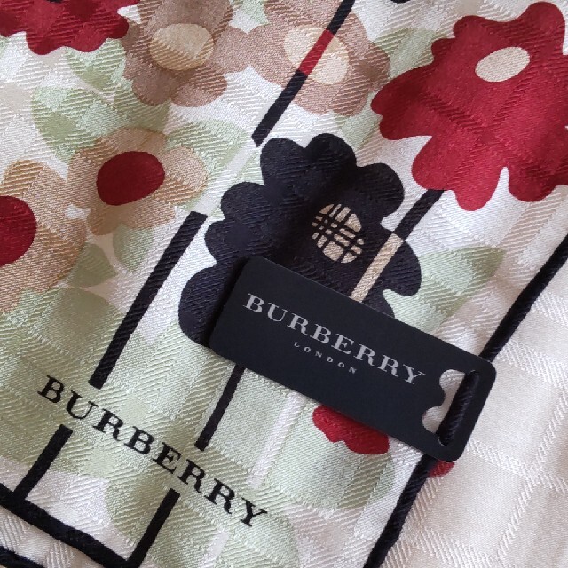 BURBERRY(バーバリー)のバーバリー　ハンカチ　バンダナ レディースのファッション小物(ハンカチ)の商品写真