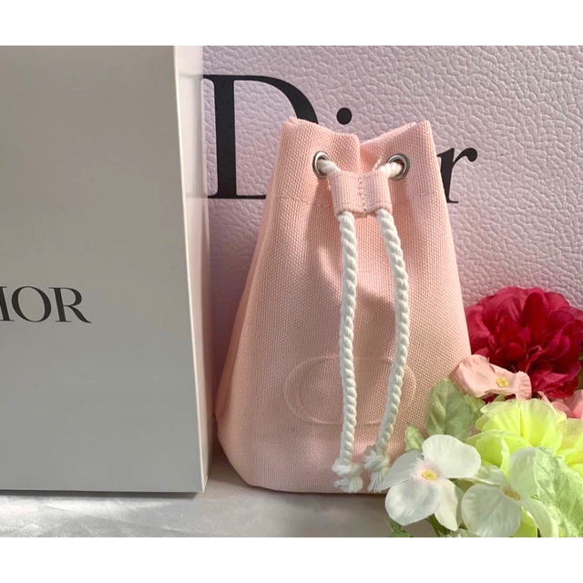 Dior(ディオール)のDIOR/最新スノーオファーコフレ🌸プレゼント包装+¥1000で承ります！ コスメ/美容のキット/セット(コフレ/メイクアップセット)の商品写真