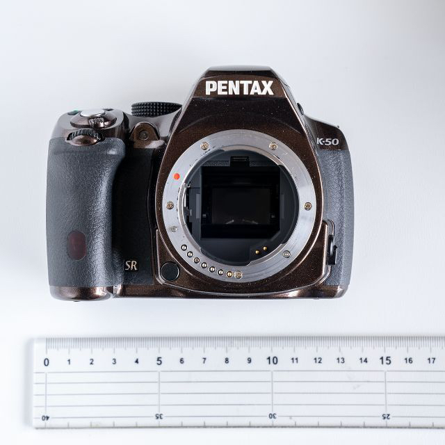 PENTAX K-50 メタルブラウン/ブラック　Wズームキットカメラ