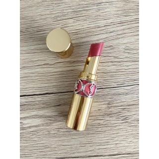 イヴサンローランボーテ(Yves Saint Laurent Beaute)のイヴ・サンローラン　13 リップ　口紅　ヴォリュプテ シャイン(口紅)