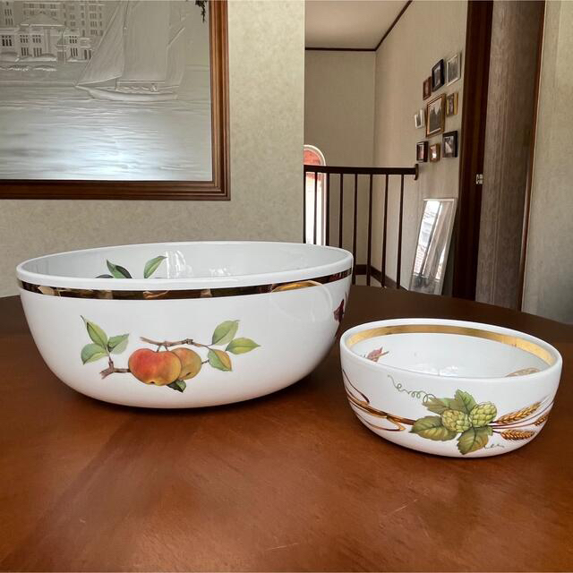 Royal Worcester(ロイヤルウースター)のロイヤルウースター★イヴシャム★ボウル　2点と蓋つきココット2点 インテリア/住まい/日用品のキッチン/食器(食器)の商品写真