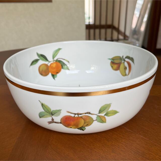 Royal Worcester(ロイヤルウースター)のロイヤルウースター★イヴシャム★ボウル　2点と蓋つきココット2点 インテリア/住まい/日用品のキッチン/食器(食器)の商品写真