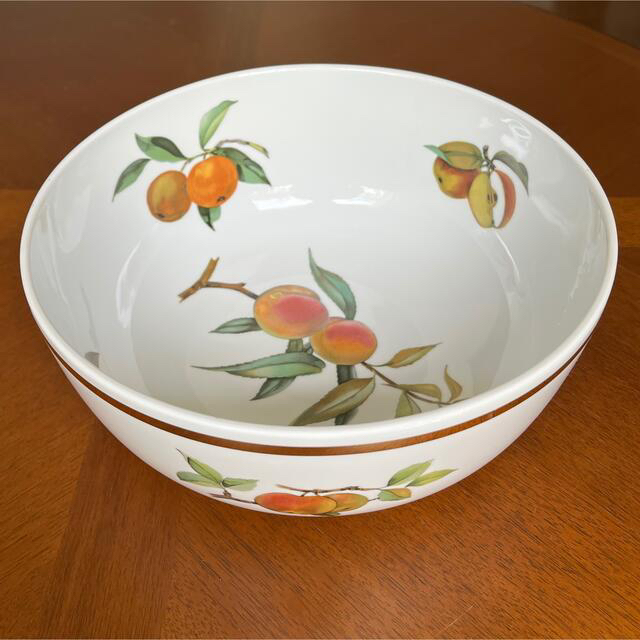 Royal Worcester(ロイヤルウースター)のロイヤルウースター★イヴシャム★ボウル　2点と蓋つきココット2点 インテリア/住まい/日用品のキッチン/食器(食器)の商品写真