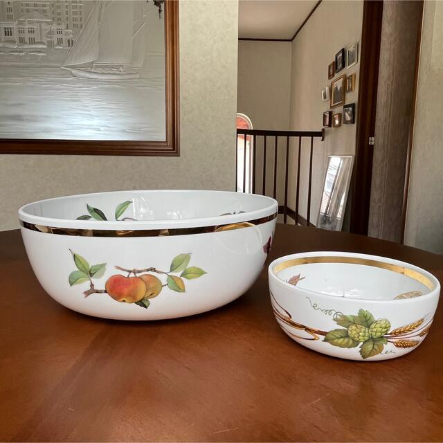 Royal Worcester(ロイヤルウースター)のロイヤルウースター★イヴシャム★ボウル　2点と蓋つきココット2点 インテリア/住まい/日用品のキッチン/食器(食器)の商品写真