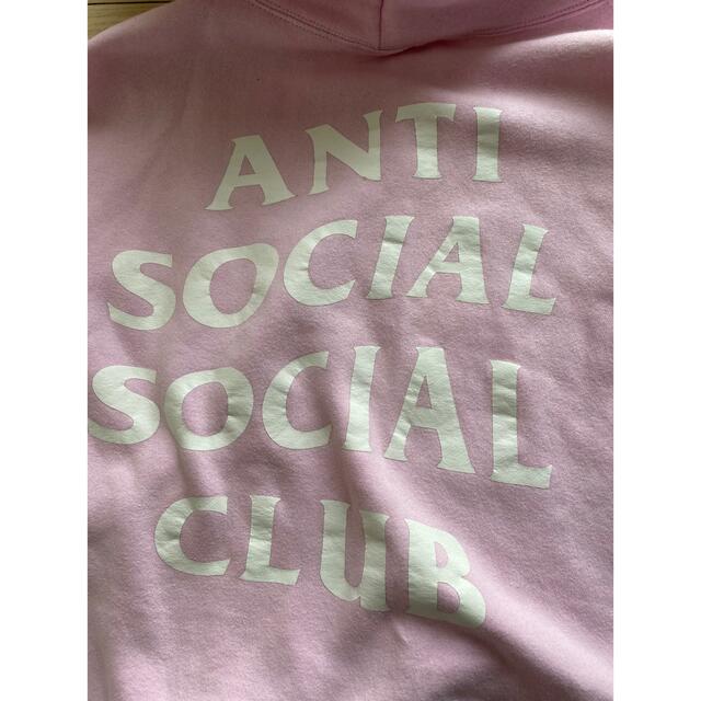 ANTI SOCIAL SOCIAL CLUB(アンチソーシャルソーシャルクラブ)のANTI SOCIAL SOCIAL CLUB ピンクパーカー M メンズのトップス(パーカー)の商品写真