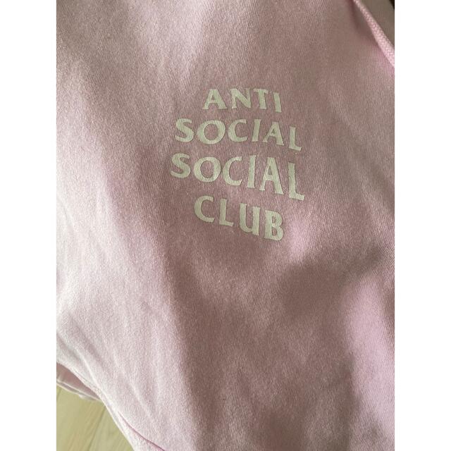 ANTI SOCIAL SOCIAL CLUB(アンチソーシャルソーシャルクラブ)のANTI SOCIAL SOCIAL CLUB ピンクパーカー M メンズのトップス(パーカー)の商品写真