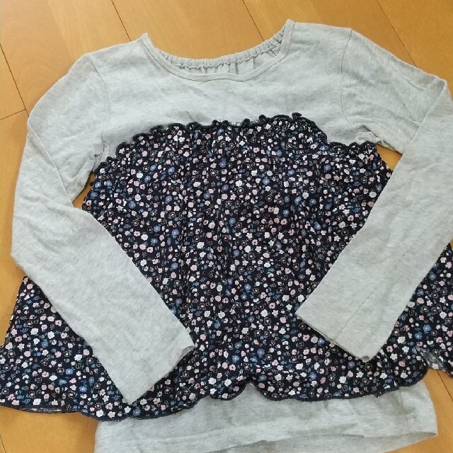 西松屋(ニシマツヤ)のトップス 130サイズ キッズ/ベビー/マタニティのキッズ服女の子用(90cm~)(Tシャツ/カットソー)の商品写真