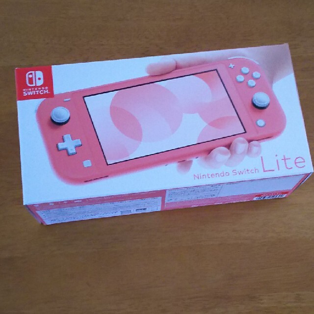 Nintendo Switch(ニンテンドースイッチ)の新品未使用☆Nintendo Switch LITE コーラル エンタメ/ホビーのゲームソフト/ゲーム機本体(家庭用ゲーム機本体)の商品写真