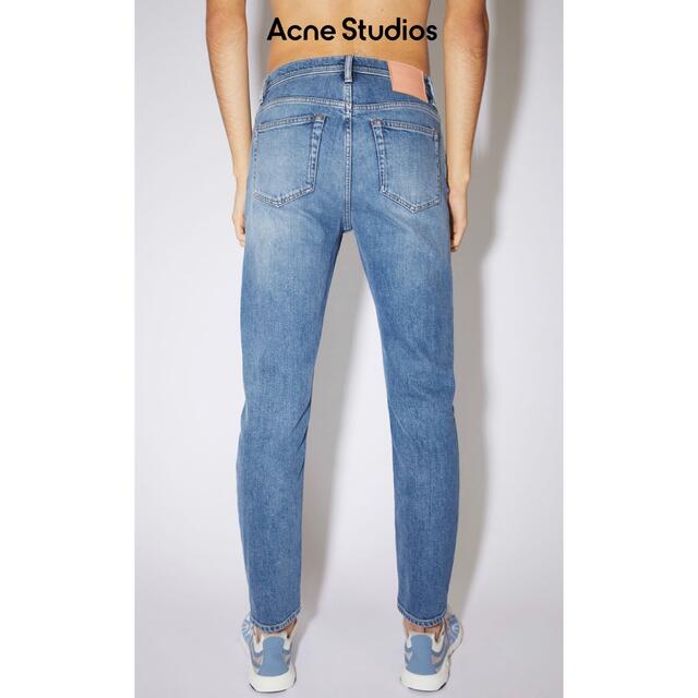 ACNE(アクネ)の定価41250円Acne Riverミッドブルー　クロップドデニム メンズのパンツ(デニム/ジーンズ)の商品写真