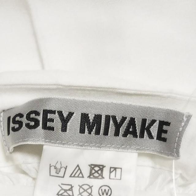 ISSEY MIYAKE(イッセイミヤケ)のイッセイミヤケ 半袖シャツブラウス 2 M - レディースのトップス(シャツ/ブラウス(半袖/袖なし))の商品写真