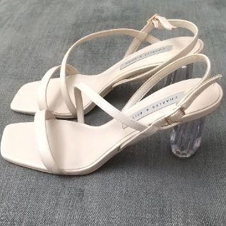 チャールズアンドキース(Charles and Keith)のCHARLES & KEITH シースルースカルプチャーヒールサンダル(サンダル)