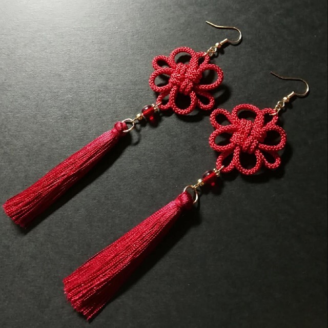 【太】吉祥結びとタッセルのピアス(赤)【チャイナ】【和風】 | フリマアプリ ラクマ