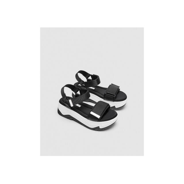 ZARA(ザラ)のZARAザラ 厚底スポーツサンダル モノクロ シルバー金具 レディースの靴/シューズ(サンダル)の商品写真
