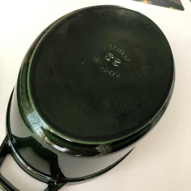 STAUB(ストウブ)のSTAUB バジルグリーン　23cm オーバルココット インテリア/住まい/日用品のキッチン/食器(鍋/フライパン)の商品写真