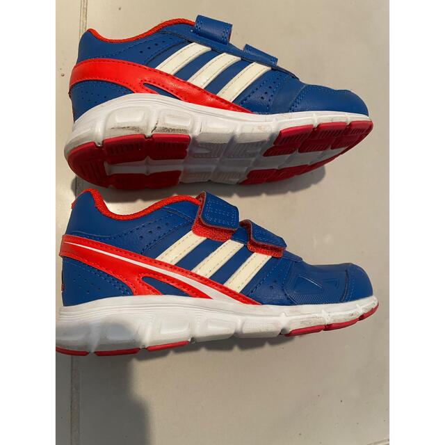 adidas(アディダス)のadidas アディダス　スニーカー15㎝　美品⭐︎ キッズ/ベビー/マタニティのキッズ靴/シューズ(15cm~)(スニーカー)の商品写真