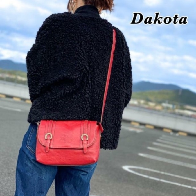 Dakota(ダコタ)の週末セール価格☆　ダコタ　キューブ　ショルダー　バッグ　レッド レディースのバッグ(ショルダーバッグ)の商品写真