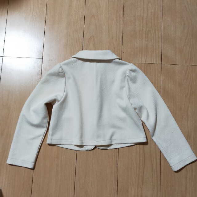 NATURAL BEAUTY BASIC(ナチュラルビューティーベーシック)のナチュラルビューティーベーシック　ジャケット　白　120センチ キッズ/ベビー/マタニティのキッズ服女の子用(90cm~)(ジャケット/上着)の商品写真