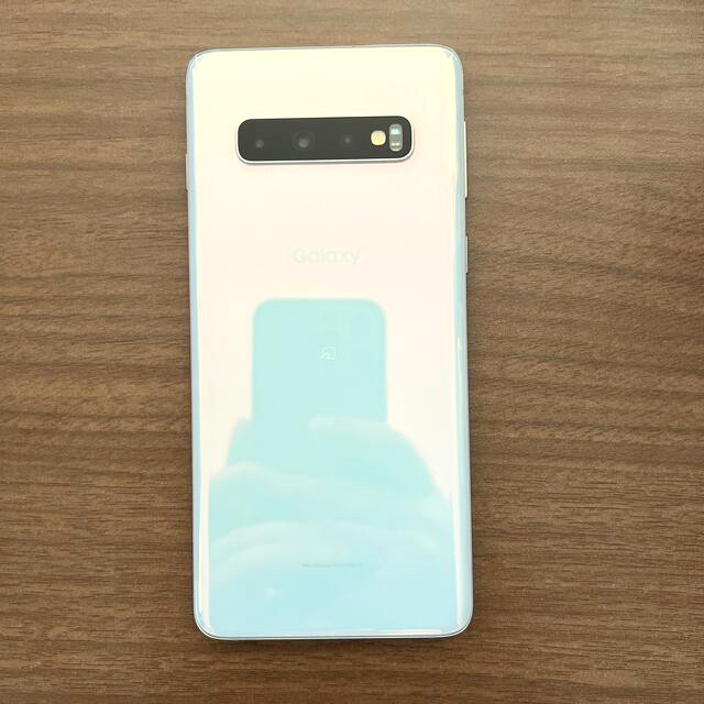 Galaxy(ギャラクシー)のSAMSUNG Galaxy S10 プリズムホワイト SM-G973C スマホ/家電/カメラのスマートフォン/携帯電話(スマートフォン本体)の商品写真