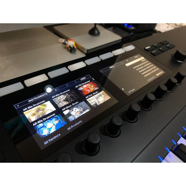 美品 KOMPLETE KONTROL S61 MK2 + KOMPLETE13 楽器のDTM/DAW(ソフトウェア音源)の商品写真