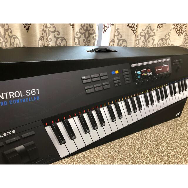 美品 KOMPLETE KONTROL S61 MK2 + KOMPLETE13 楽器のDTM/DAW(ソフトウェア音源)の商品写真