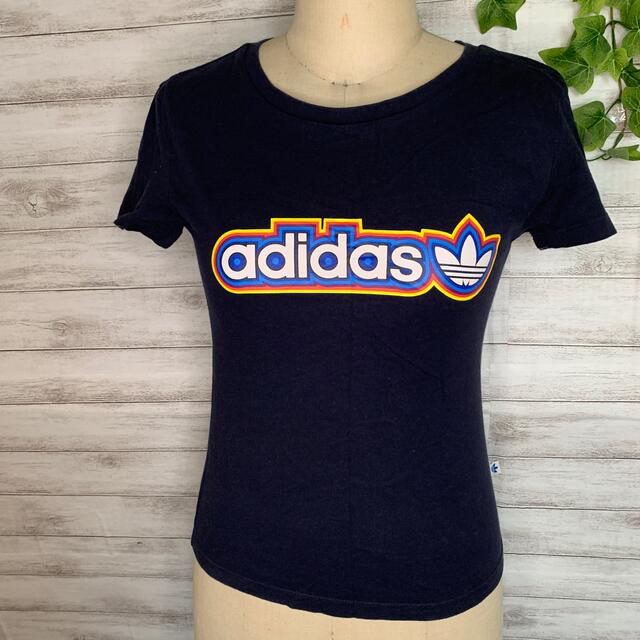 adidas(アディダス)のadidas ショートスリーブ  ロゴ Tシャツ ボートネック 紺色系 子供 レディースのトップス(Tシャツ(半袖/袖なし))の商品写真